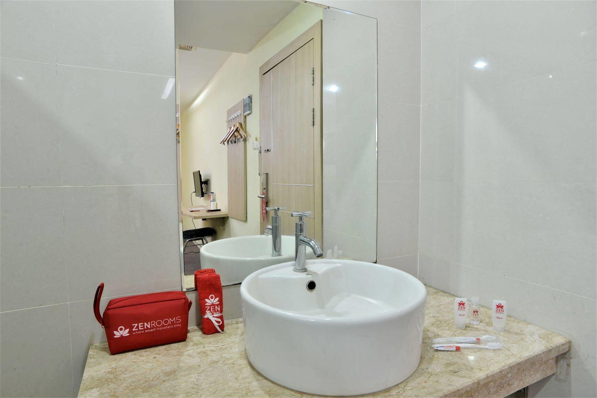 Zen Rooms Rujia Pecenongan Τζακάρτα Εξωτερικό φωτογραφία